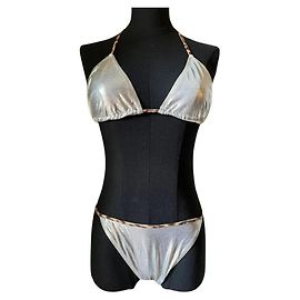 Lindo biquíni triangular ROBERTO CAVALLI, borda animalier prateada Prata