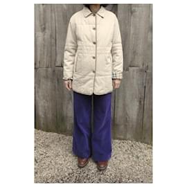 Burberry-Tamanho da jaqueta acolchoada Burberry 40-Fora de branco