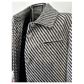 Chanel-Tweed-Jacke mit CC-Knöpfen / Mantel-Mehrfarben