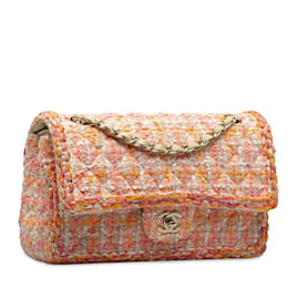 Chanel-Bolsa de ombro Chanel média trançada clássica com lantejoulas e aba de tweed rosa-Rosa