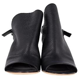 Balenciaga-Balenciaga Sandalias con detalle de abertura en cuero negro-Negro