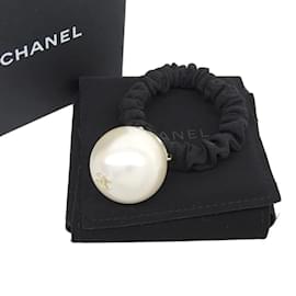 Chanel-Elástico de cabelo embelezado com pérolas artificiais CC-Branco