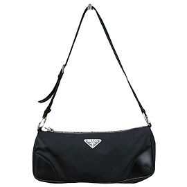 Bolsa de Ombro Prada em Nylon Preto. Preto Monograma