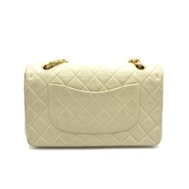 Chanel-Mittelgroße klassische gefütterte Überschlagtasche-Weiß