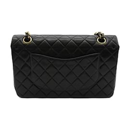 Chanel-Mittelgroße klassische gefütterte Überschlagtasche A01112-Schwarz