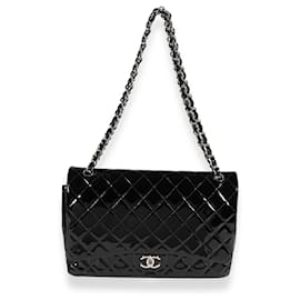 Chanel-Bolso con solapa con forro clásico de charol acolchado negro de Chanel-Negro