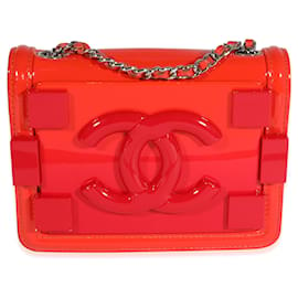 Chanel-Bolso con solapa de ladrillo Chanel Boy de charol acolchado rojo y plexiglás-Roja