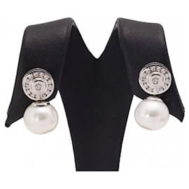 Autre Marque-Earrings in Gold, diamonds and pearl.-Silvery