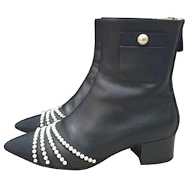 Chanel-Chanel Chambon Black Leather Ankle Boots-Black