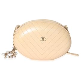 Chanel-Bolso tipo caja de noche City de cuero con chevron beige de Chanel-Beige