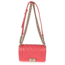 Chanel-Chanel 19P Rote gesteppte kleine Jungentasche mit Chevron-Muster-Pink