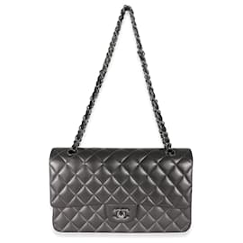 Chanel-Chanel 09Bolsa com aba forrada média clássica cinza metálica em pele de cordeiro-Cinza