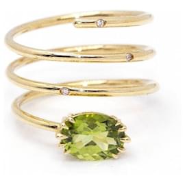 Autre Marque-Gold and Peridot Spiral Ring.-Light green