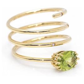 Autre Marque-Gold and Peridot Spiral Ring.-Light green