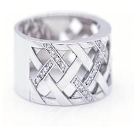 Autre Marque-Wide ring in white gold with diamonds.-Silvery