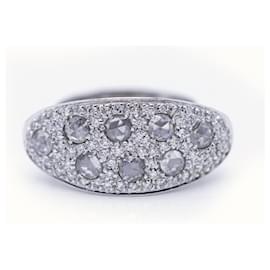 Autre Marque-Ring in white gold with diamonds.-Silvery