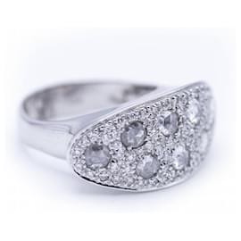 Autre Marque-Ring in white gold with diamonds.-Silvery