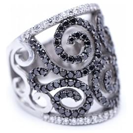 Autre Marque-Gold ring, White/black diamonds-Black,Silvery