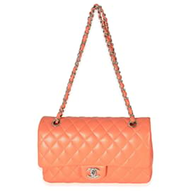 Chanel-Bolso con solapa forrado clásico mediano de piel de cordero acolchado naranja Chanel-Naranja
