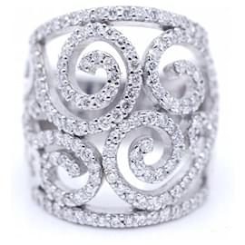 Autre Marque-Ring in white gold and diamonds.-Silvery