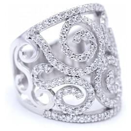 Autre Marque-Ring in white gold and diamonds.-Silvery