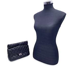 Chanel-2010s schwarze gesteppte Leder-Neuauflage-Rolle 2.55 Unterarmtasche-Schwarz