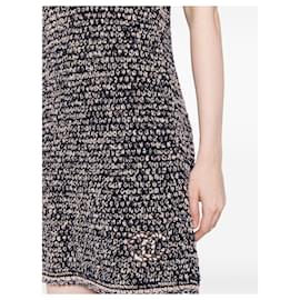 Chanel-Abito in tweed intrecciato con toppa con logo CC-Blu navy