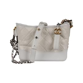 Chanel-Chanel Gabrielle Hobo-Tasche aus gestepptem Leder-Weiß