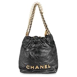 Chanel-Chanel Preto Brilhante Amarrotado Acolchoado Couro de Bezerro Corrente de Pérolas Mini Chanel 22 Vagabundo-Preto