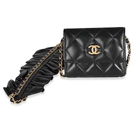Chanel-Porta-cartões Chanel preto acolchoado em pele de cordeiro com babados e corrente-Preto