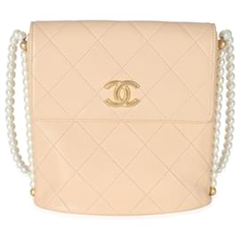 Chanel-Hobo con cadena de perlas pequeñas de piel de becerro acolchada en beige Chanel-Beige