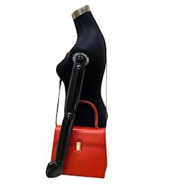 Loewe-Bolsa de couro Loewe Bolsa de couro em bom estado-Vermelho