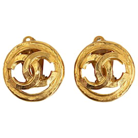 Chanel-Boucles d'oreilles à clip CC en or Chanel-Doré