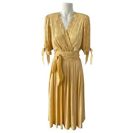 juntos 3 partes da blusa, saia longa com cinto 70/80de Louis Féraud 36/38 seda amarela e marfim Branco Amarelo