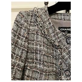 Chanel-9Giacca in tweed con finiture a catena metallizzata K$-Multicolore