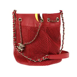Chanel-Bolsa de couro plissada com cordão CC-Vermelho
