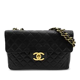 Chanel-Bolsa de ombro preta Chanel Jumbo XL clássica em pele de cordeiro Maxi com aba única-Preto