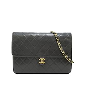 Chanel-Bolsa de ombro Chanel CC preta acolchoada em couro de cordeiro-Preto