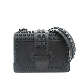 Borsa a tracolla Cahier con borchie Prada nera Nero