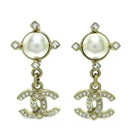 Chanel-Boucles d'oreilles pendantes dorées Chanel avec fausses perles et strass avec logo CC-Doré