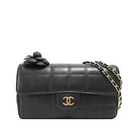 Chanel-Schwarze Chanel Camellia Lammleder Choco Bar Flap Umhängetasche-Schwarz