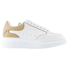 Übergroße Sneakers – Alexander Mcqueen – Leder – Weiß/Kamel Weiß