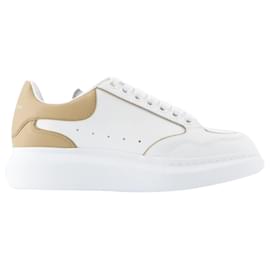 Alexander Mcqueen-Übergroße Sneakers – Alexander Mcqueen – Leder – Weiß/Kamel-Weiß