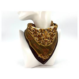 Lenço bandana MCM feminino algodão marrom escuro marrom dourado creme logoprint Marrom