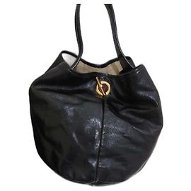 Bolsa Saint Laurent Yeves em couro preto Preto
