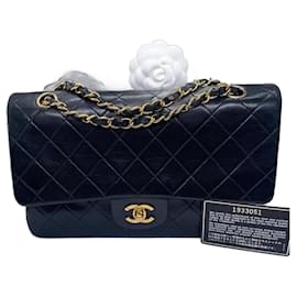 Chanel-Sac à main Chanel Classique en cuir d'agneau noir et métal doré plaqué 24 carat.-Noir