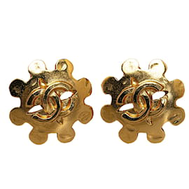 Chanel-Chanel Gold CC Flower Clip on Earrings-Golden