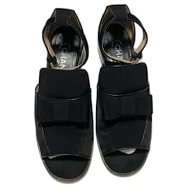 Chanel-Sandálias mocassins abertas-Preto