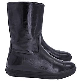 Miu Miu flache Halbstiefel aus schwarzem Lackkalbsleder Schwarz