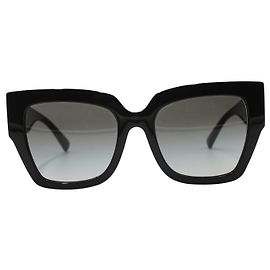 Valentino Gafas de sol negras con logo dorado Negro